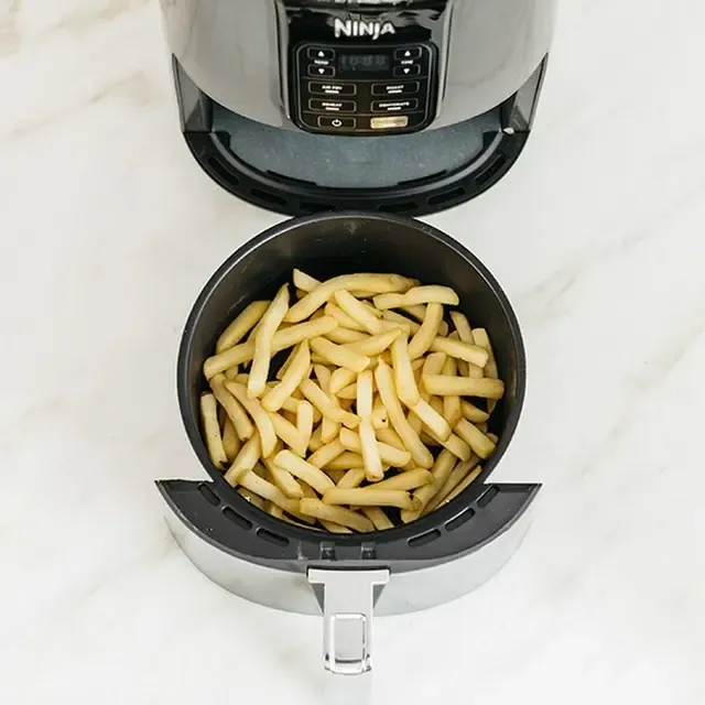 friteuse-a-air-ninja-af100-noir-1500-w-3-8-l_932616 (4).webp