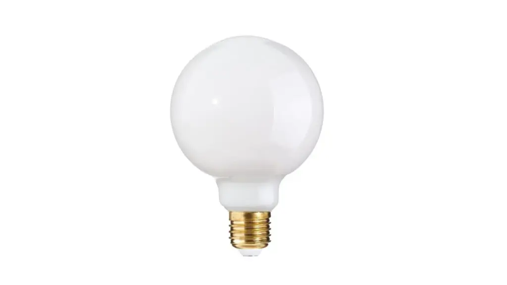 White LED lamp E27 6W 8 x 8 x 12 cm